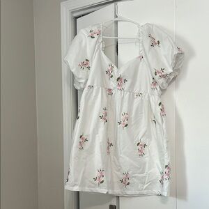 Francesca's Collections White Floral Dress